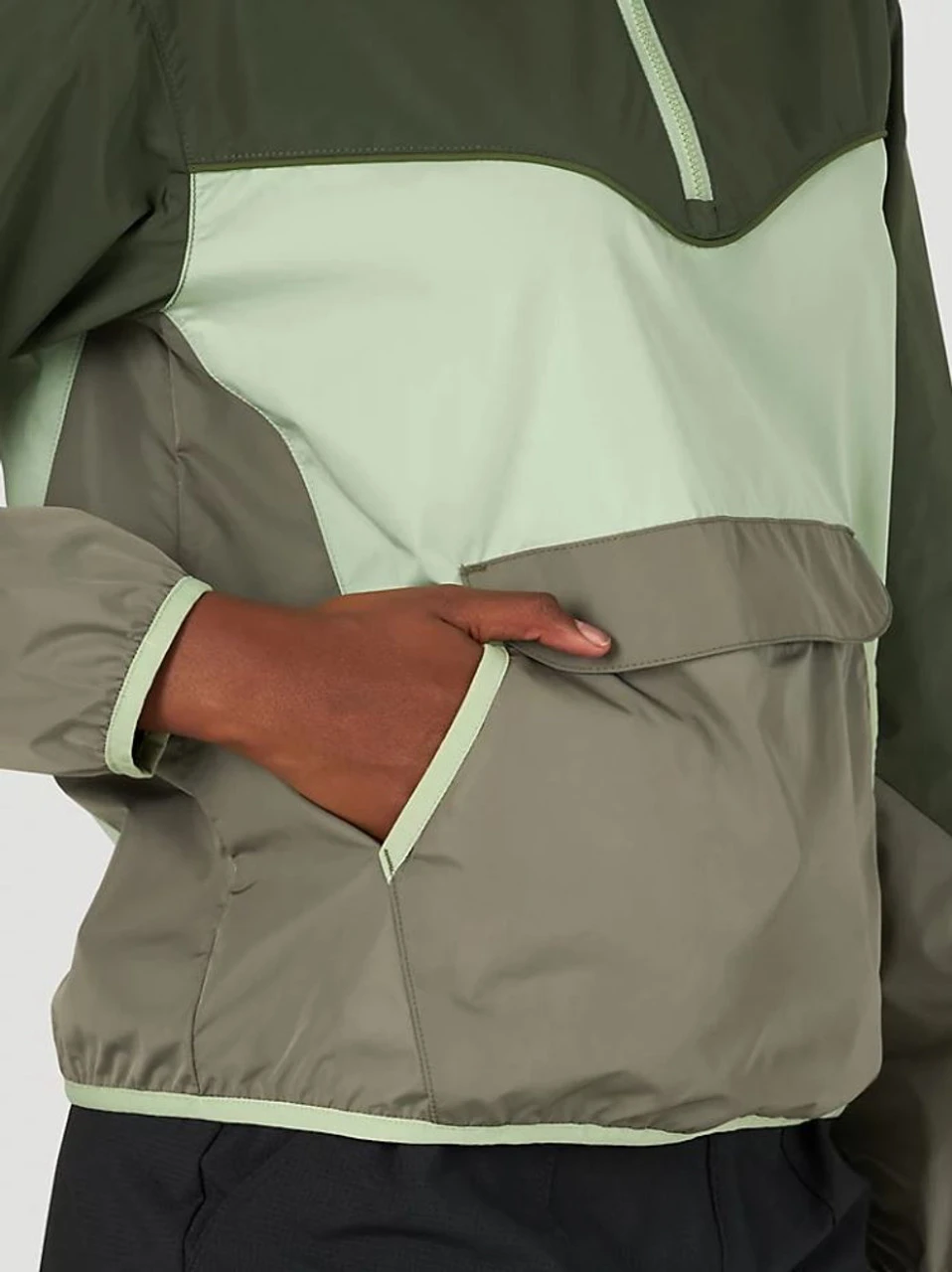 Wrangler Womens Olive ATG Windbreaker 5 Wrangler Womens Olive ATG Windbreaker - Image 3