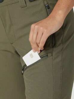 Wrangler Womens ATG FWDS Zip Pocket Shorts -Hey Dude Central P2520060 6 37510.1644335935